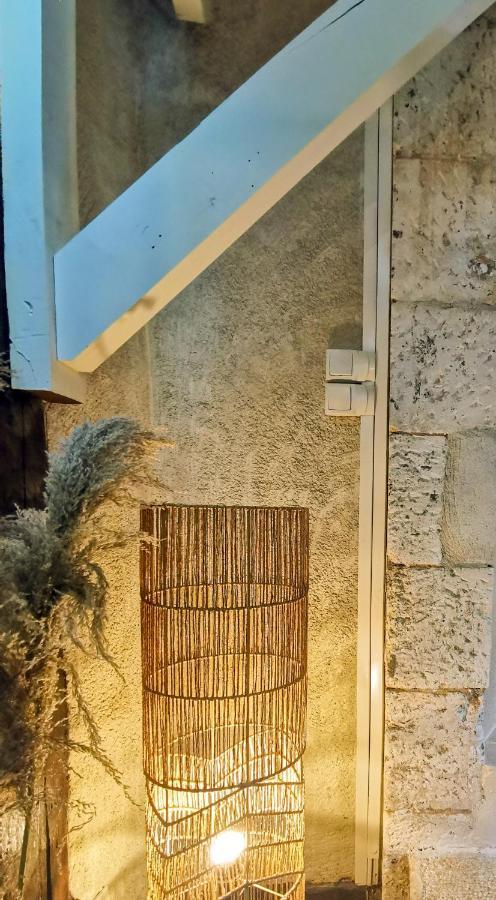 Loft Atypique Au Calme Avec Cour Privative Apartamento Bourges Exterior foto