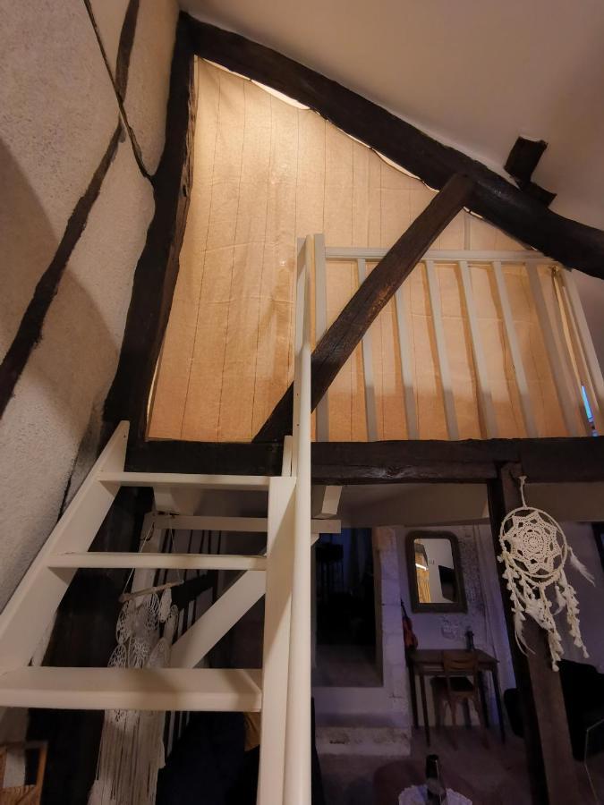 Loft Atypique Au Calme Avec Cour Privative Apartamento Bourges Exterior foto