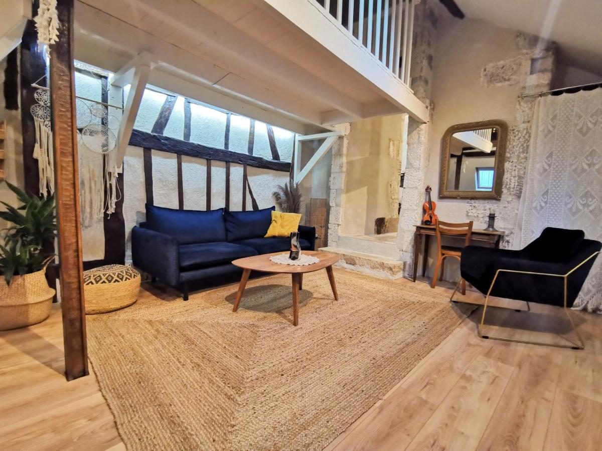 Loft Atypique Au Calme Avec Cour Privative Apartamento Bourges Exterior foto