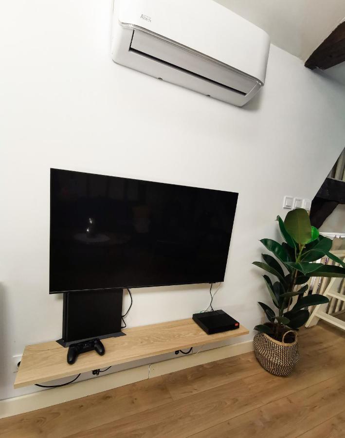 Loft Atypique Au Calme Avec Cour Privative Apartamento Bourges Exterior foto