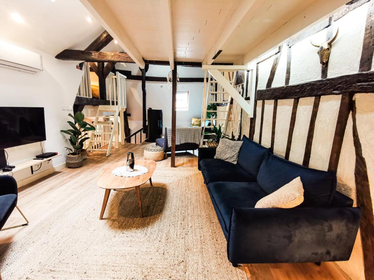 Loft Atypique Au Calme Avec Cour Privative Apartamento Bourges Exterior foto